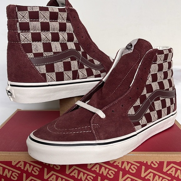 Vans Men’s Sk8-Hi Stitch Checkerboard Bitte
VN000CP97YO
Sneakers - Picture 9 of 16